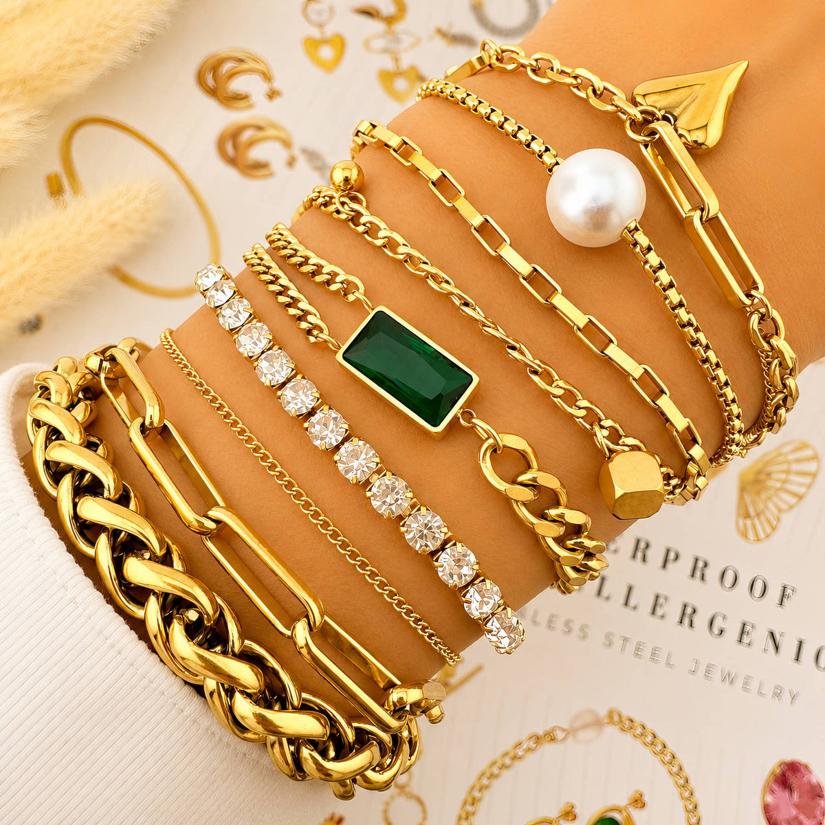Bracciale dorato a maglia intrecciata