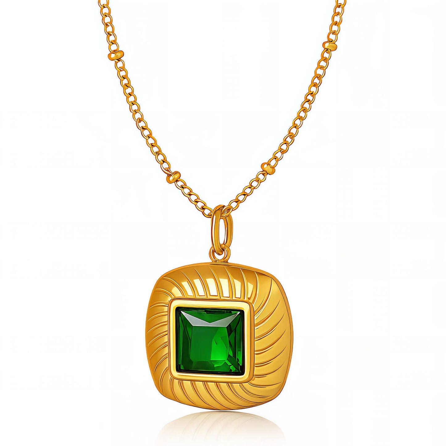 Collana dorata con ciondolo pietra verde