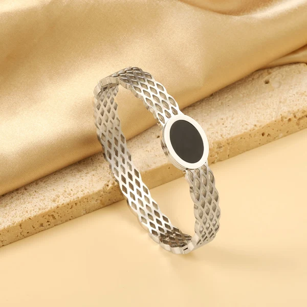 Bracciale intrecciato con inserto nero